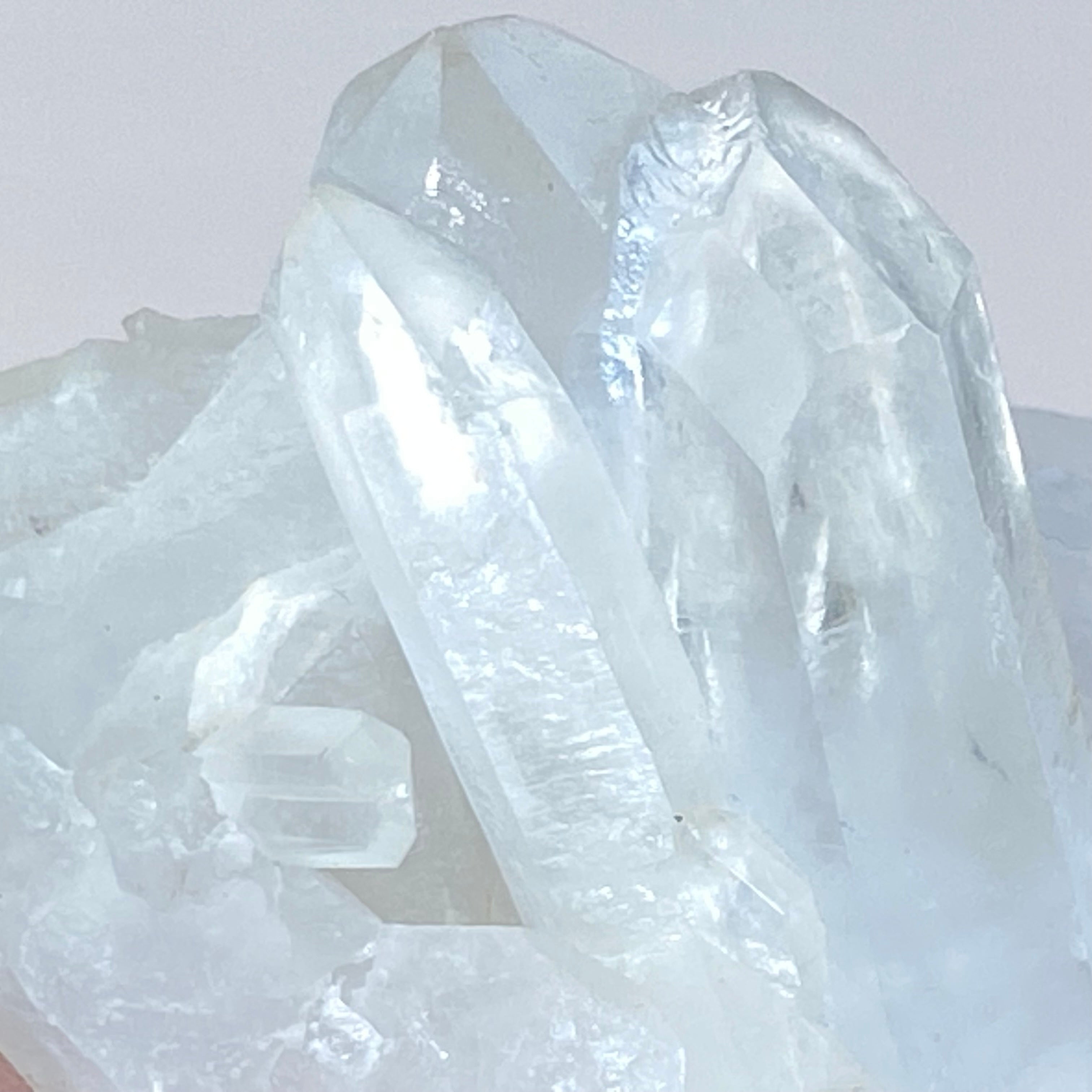 馬達加斯加白晶簇 (透明白色水晶 / 帶紅或黃泥)