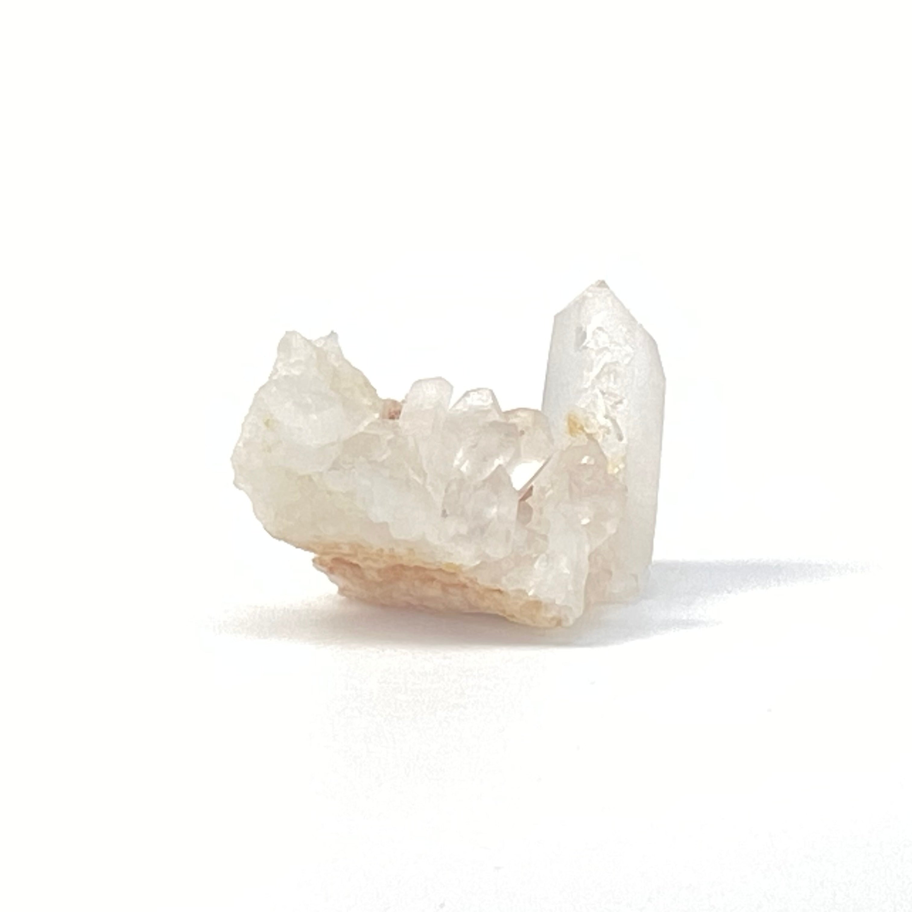 馬達加斯加白晶簇 (透明白色水晶 / 帶紅或黃泥)