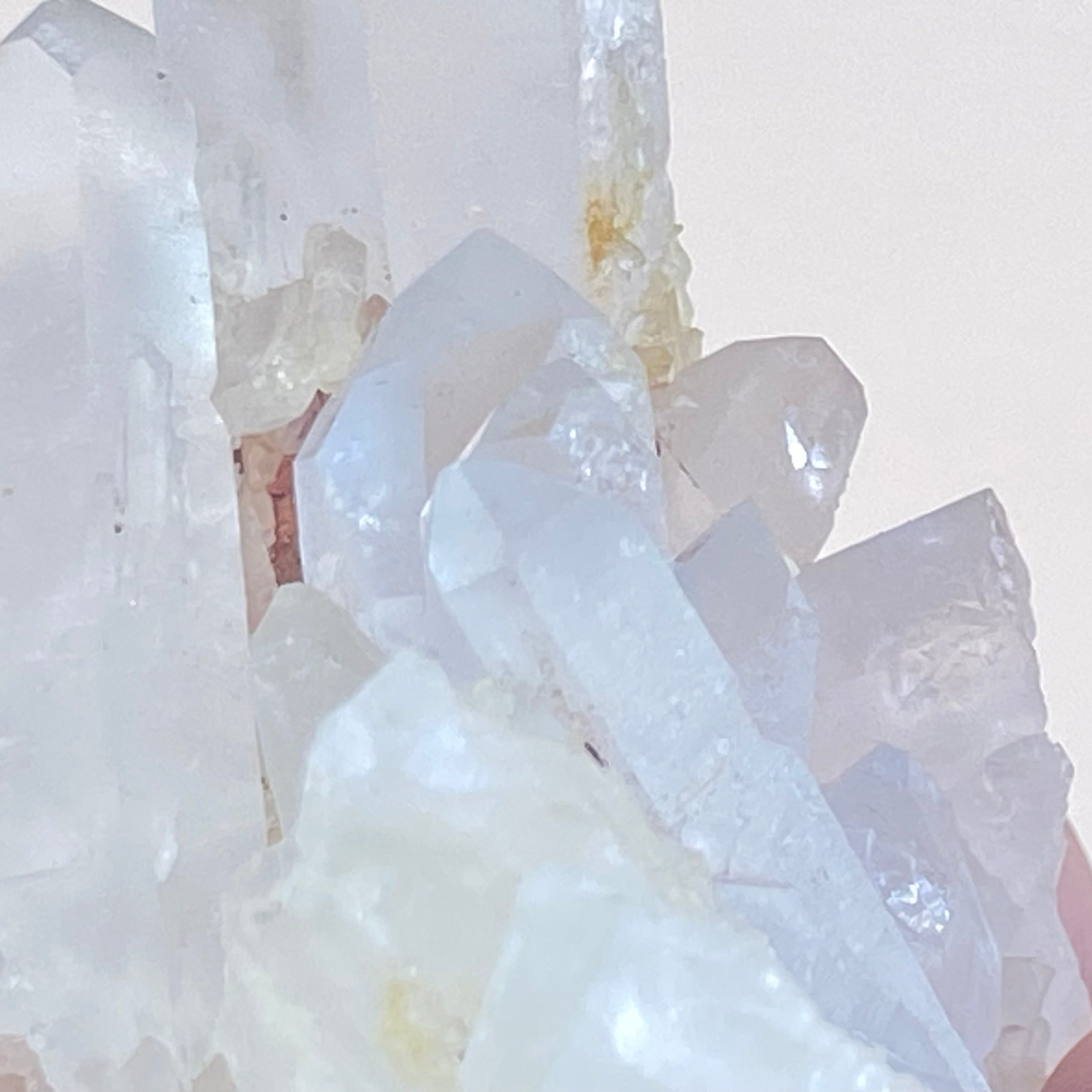 馬達加斯加白晶簇 (透明白色水晶 / 帶紅或黃泥)