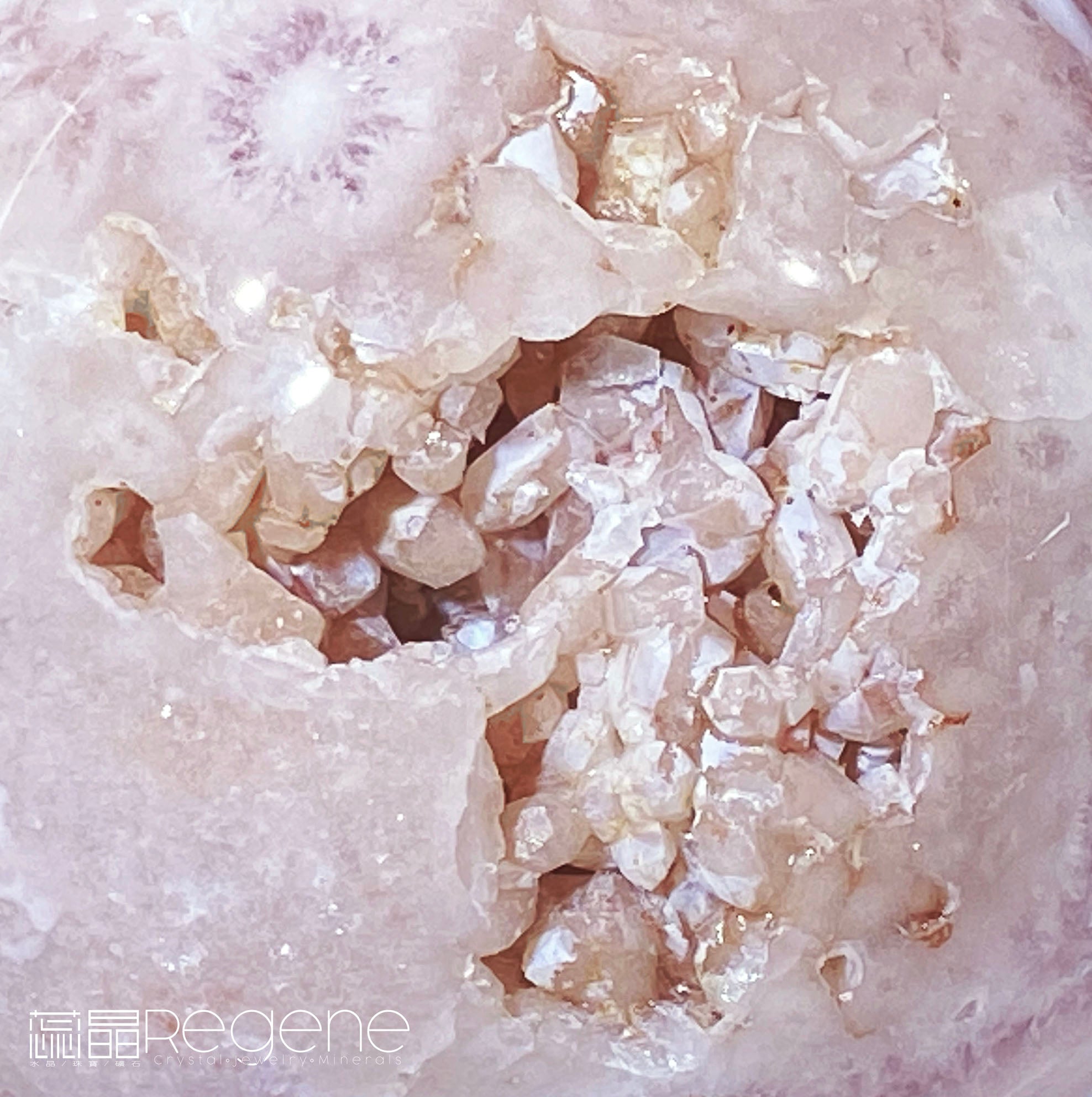 粉櫻花晶洞瑪瑙球