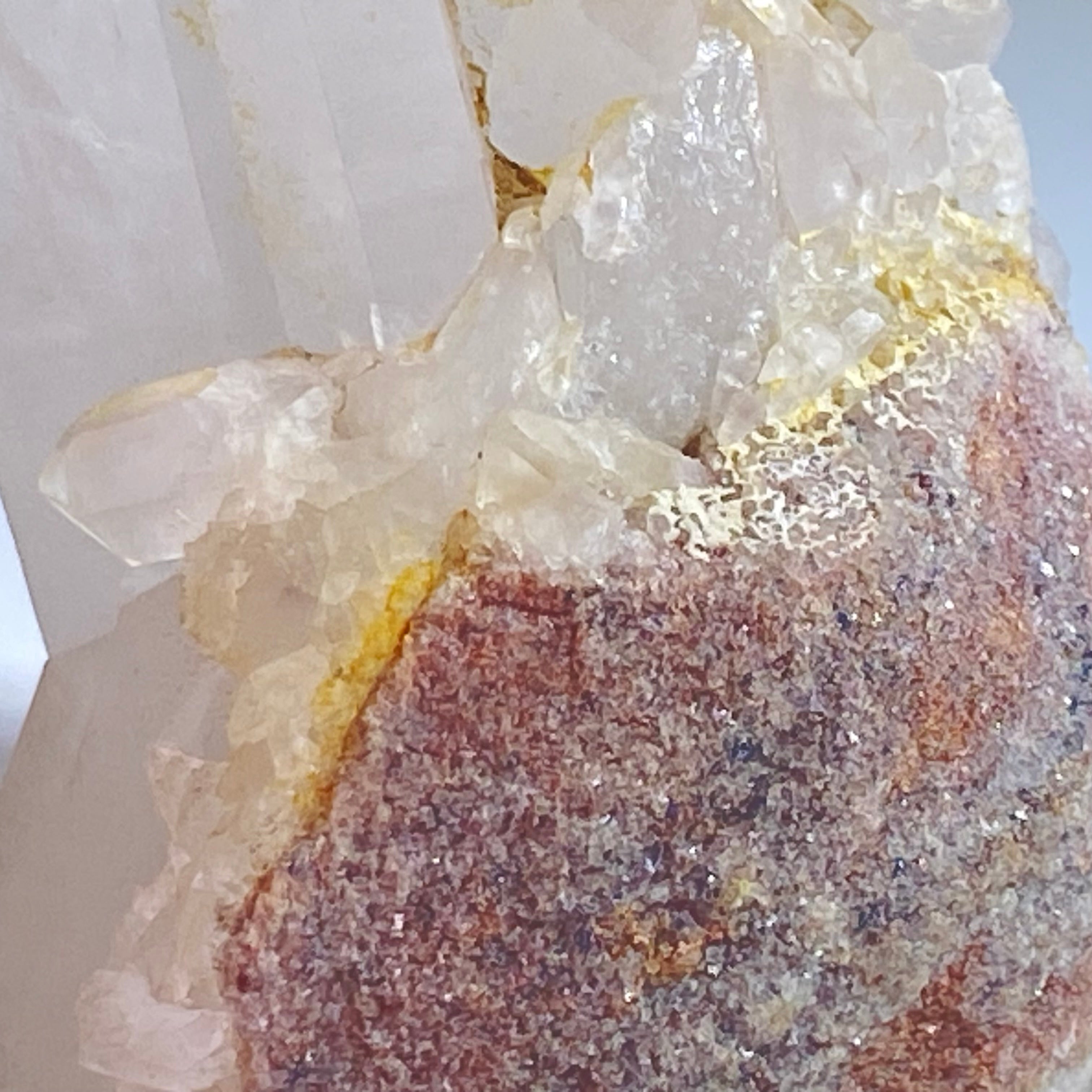 馬達加斯加白晶簇 (透明白色水晶 / 帶紅或黃泥)
