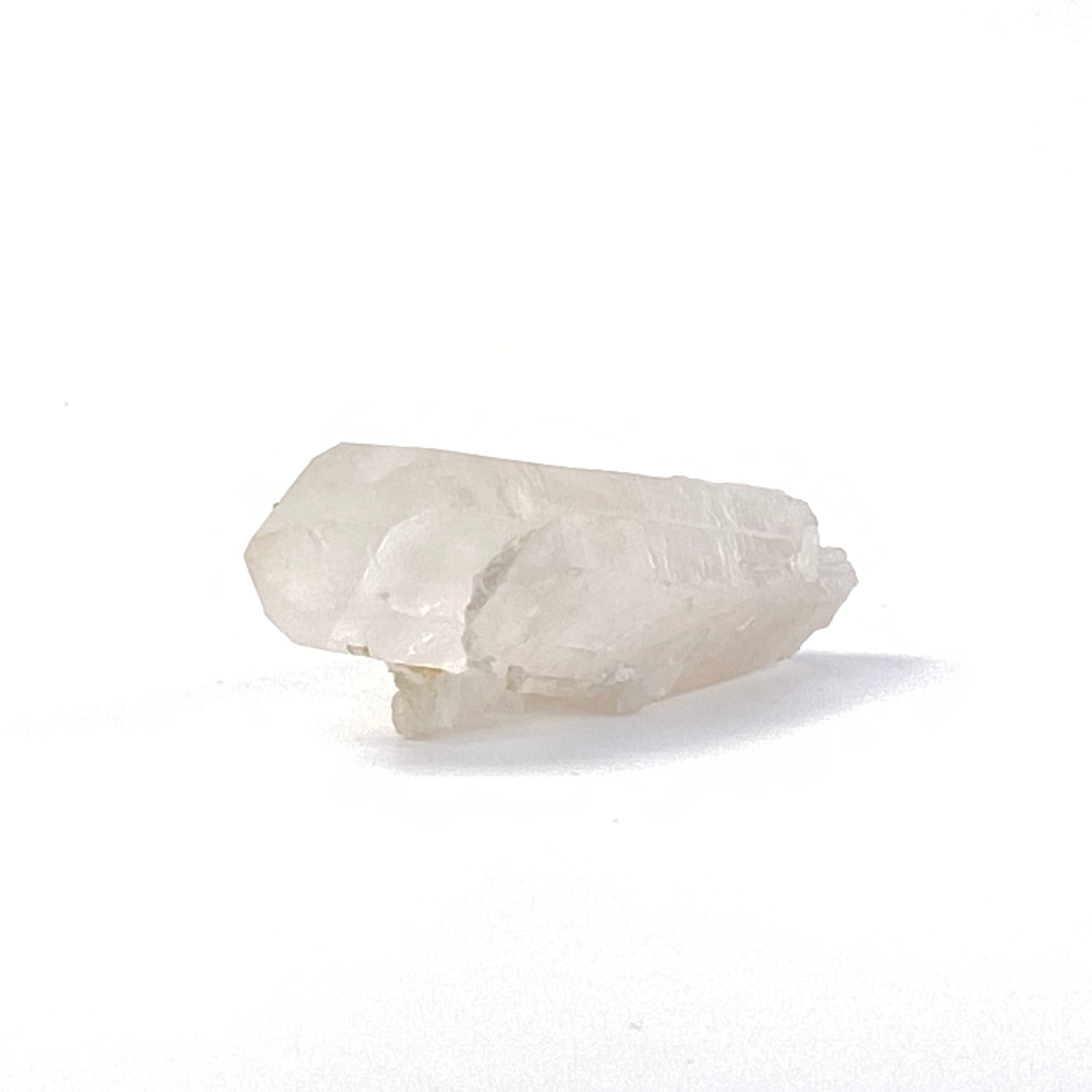 馬達加斯加白晶簇 (透明白色水晶 / 帶紅或黃泥)