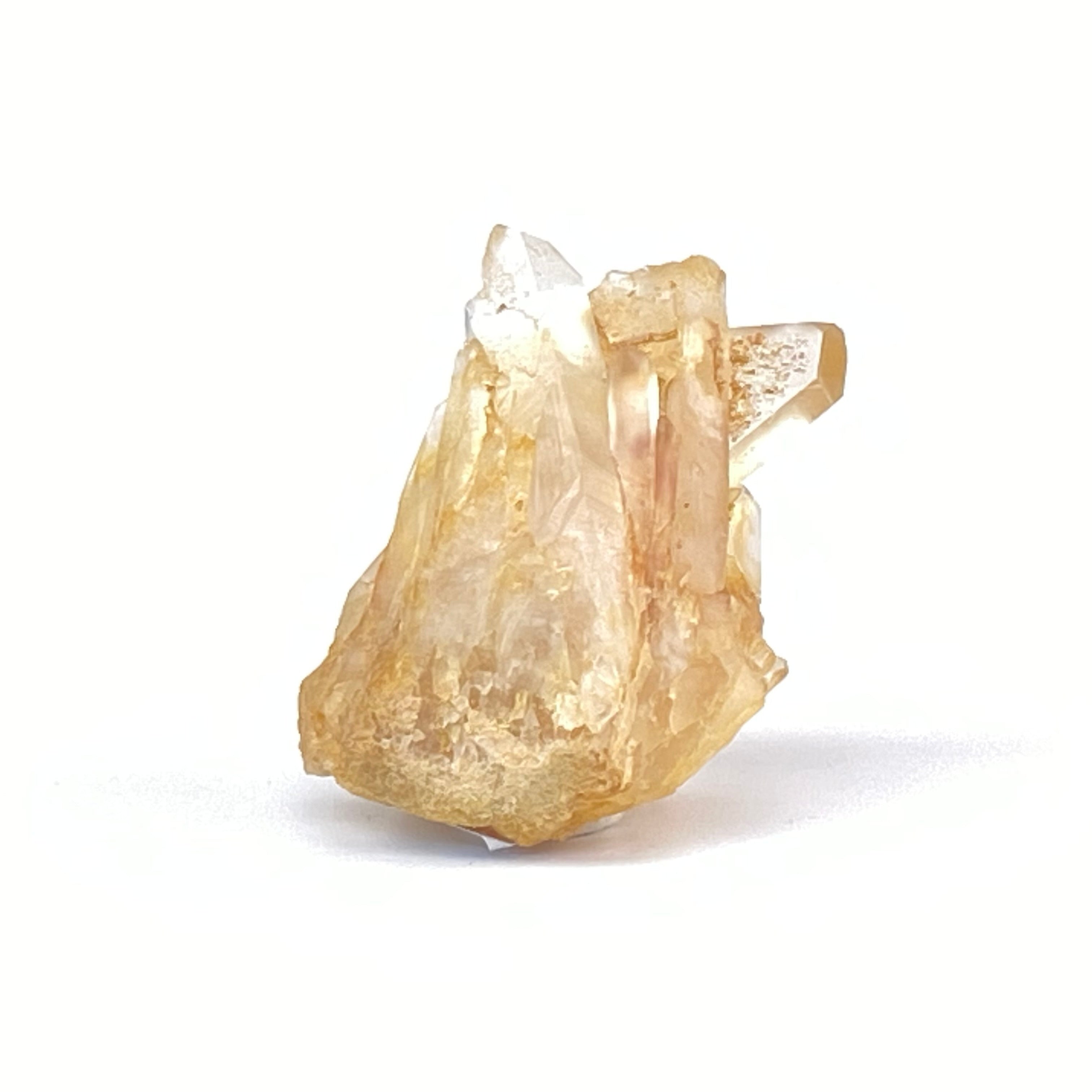 馬達加斯加白晶簇 (透明白色水晶 / 帶紅或黃泥)