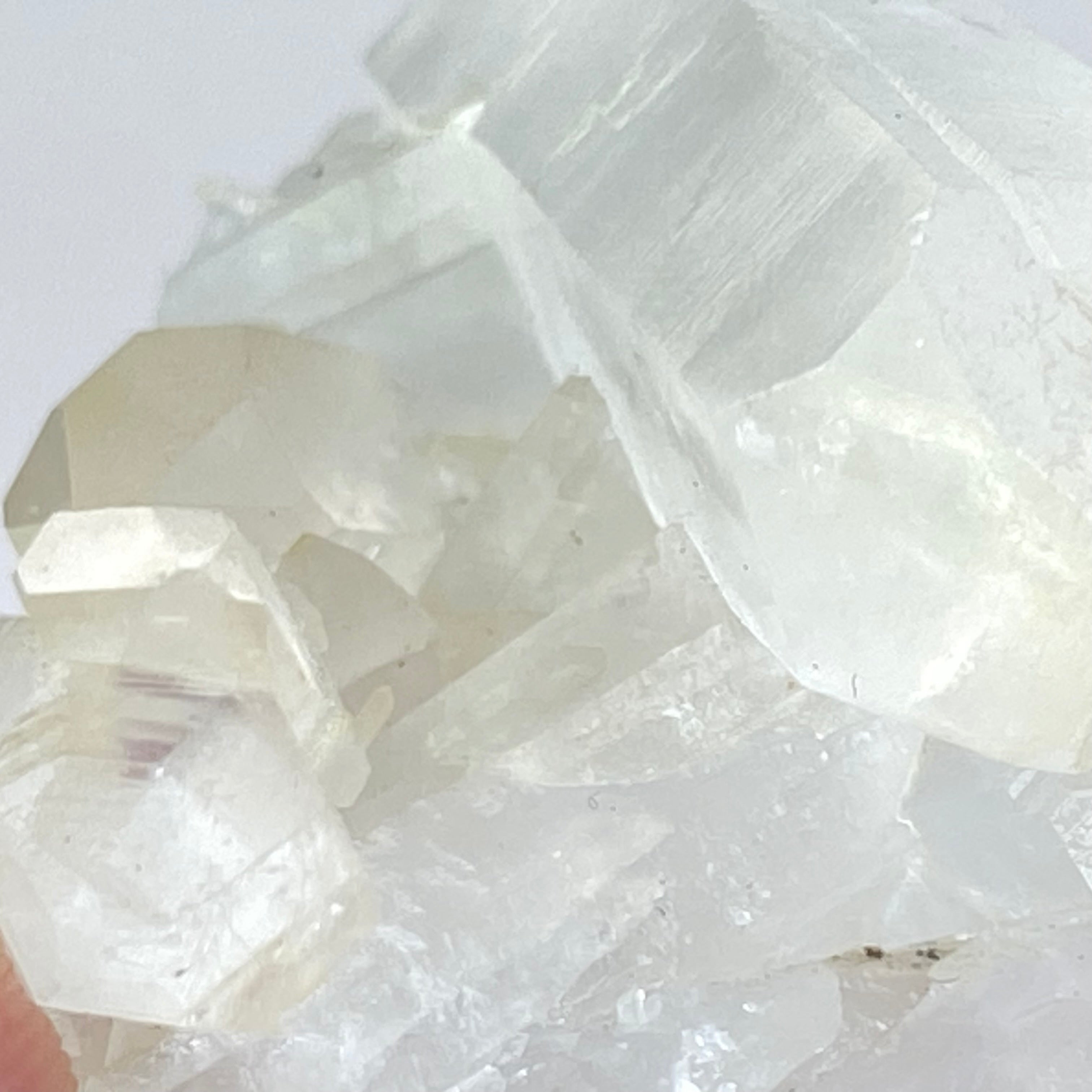 馬達加斯加白晶簇 (透明白色水晶 / 帶紅或黃泥)
