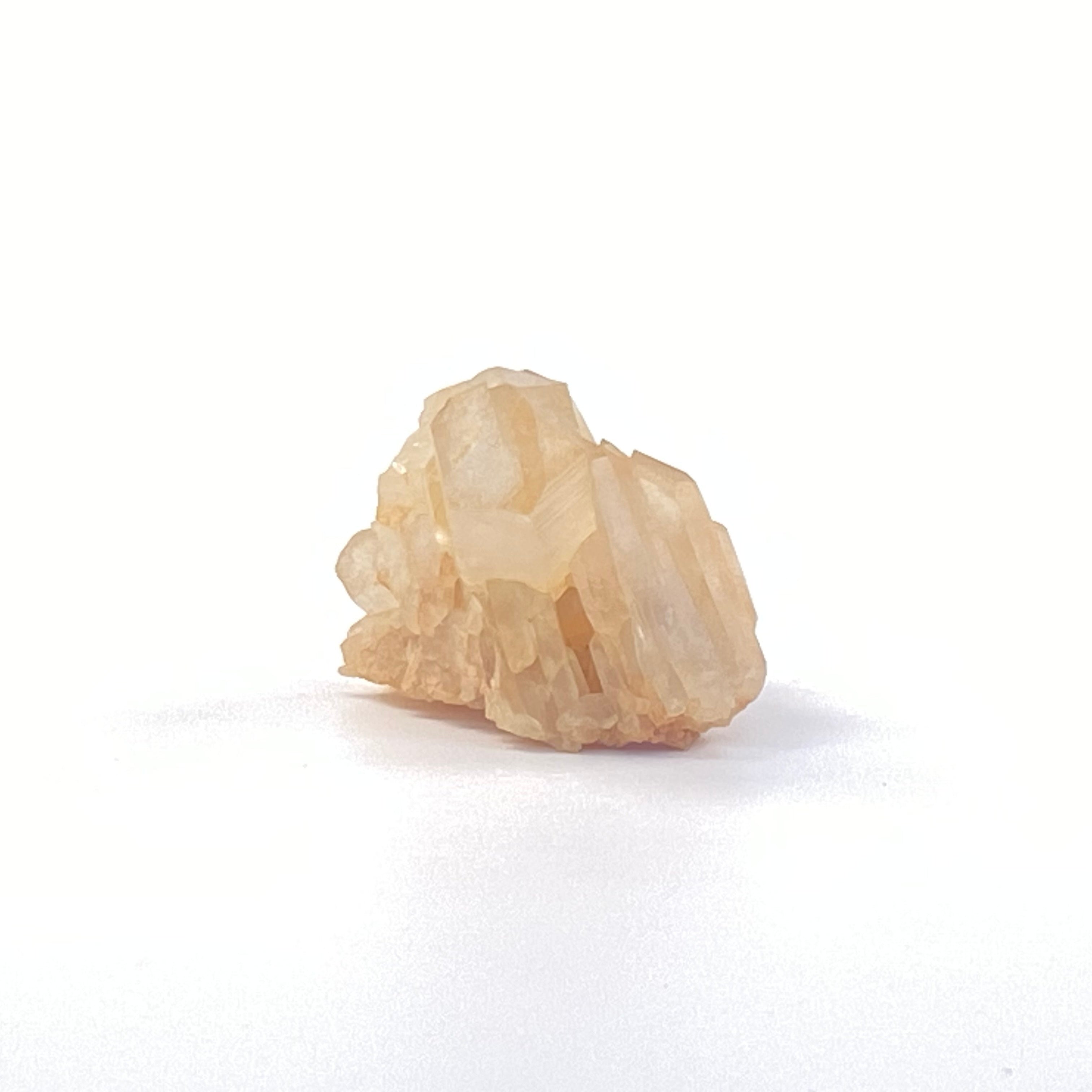馬達加斯加白晶簇 (透明白色水晶 / 帶紅或黃泥)